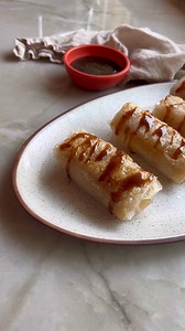 10K views · 154 reactions | These caramel apple rice paper rolls are the perfect fall dessert! They’re gluten-free, dairy-free, and simple to make with minimal ingredients. 2 apples, peeled and diced (granny smith, or Honeycrisp) 1 tbsp coconut sugar 1 tsp arrowroot 1 tbsp lemon juice 1 tsp cinnamon 10-12 sheets of rice paper 1-2 tbsp ghee or coconut oil Caramel sauce | Unbound Wellness | Facebook