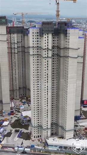 하늘에서 본 신영 지웰 푸르지오 테크노폴리스 센트럴! 49층 초고층 위엄 🏙️ #청주부동산 #청주아파트 #드론부동산 #청주신축아파트 #나는마타 #shorts