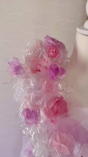 ペットボトルで作るドレスのアート