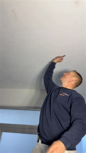 Allcolor Tapes & Tools on Instagram: "* Werbung * Entdecke auf ➡️ www.allcolor.de ⬅️ das Isolierspray IS-500 🤩 ⚒️ Saubere Ergebnisse von Anfang an 🎯 • 🫟 Zuverlässige Fleckenisolierung Deckt Nikotin-, Wasser-, Fett-, Ruß- und Tintenflecken sicher ab 👌 • 🚫 Keine Durchschläge Verhindert das Wiedererscheinen von Verunreinigungen im Endanstrich 💪 • ⚖️ Gleichmäßiges Spritzbild Anwenderfreundliche 500-ml-Sprühdose für deckende, saubere Ergebnisse 😎 • ⏱️ Schnell trocknend & geruchsneutral Ideal f