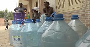 Sénégal : la "course à l'eau" en plein Dakar