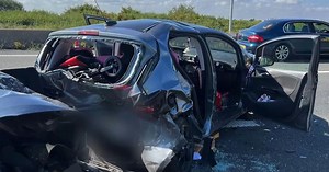 Grave accident sur la route de Plopsaland : deux véhicules entrent en collision, 4 blessés (photos)