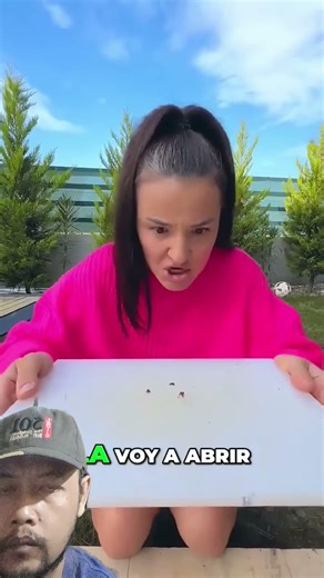 The Perfect Walnut Shelling Hack! 🥜 #shorts #lifehacks #satisfying