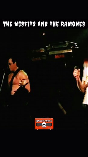 Epic 🔥 Misfits with Dee Dee Ramone “Blitzkrieg Bop” • SO36 Berlin, 5th June, 1998 #misfits #ramones #punkrock #horrorpunk #punk | La Hora Punk Rock Latam