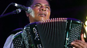 Madagascar: hommage à l’accordéoniste Régis Gizavo dans sa demeure familiale