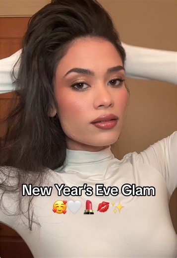 Cute lil grwm. Happy new year everyone 🥰 Products: - @maccosmetics Hyper Real Seeumizer, warm neutral eyeshadow palette, black color excess gel eyeliner, Gigablack Lash Mascara, Teddy 2.0 lipstick & max fix - @tarte cosmetics cc corrector in light medium peach - @Haus Labs foundation in 200 - @Sephora Collection Best skin ever concealer in 17.5, eyebrow pencil in medium brown & Microsmooth multitasking baked face powder in 15 fair - @KVD Vegan Beauty translucent loose setting powder - @Benefit 