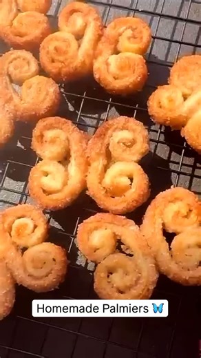 Trillium on Instagram: "Homemade Palmiers 🦋 Have you ever tried making these flaky butterfly cookies at home? If not, grab some store-bought puff pastry and give them a go! They’re crispy, sweet, and absolutely delicious 😋 Once you try making them yourself, you’ll never go back to buying them! So quick and easy 🤩 . . Credit: @ohcakeswinnie . . #palmiers #homemadecookies #bakingfun #easyrecipes #butterflycookies #sweettreats #pastrylove #bakingideas #dessertinspo #foodie #easydesserts #homemad