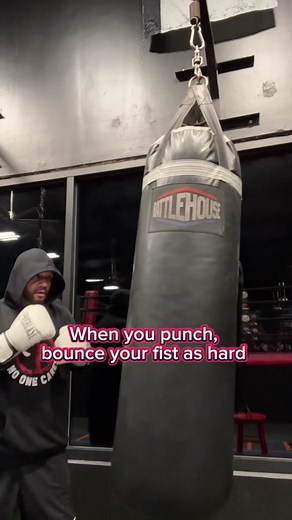 How to snap your punches (Bounce the punch) When throwing a punch, especially a snapping punch, the rapid contraction and relaxation of the muscles in your arm and shoulder play a crucial role in generating speed and power. By focusing on hitting the target with maximum force and then allowing your hand to bounce off, you’re emphasizing the importance of both the initial acceleration and the rapid deceleration of your fist. In addition to the method you’ve mentioned, here are a few more tips for