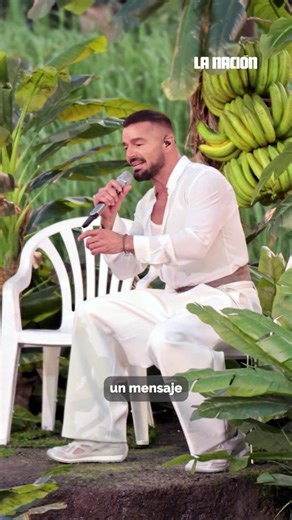 🎤🔥 Bad Bunny conquistó el Super Bowl Desde la “capital del perreo” hasta el corazón del espectáculo más gringo del planeta, el boricua hizo historia. Con reggaetón, batería y mucho sazón, Bad Bunny sacudió el medio tiempo y puso a bailar a todo el estadio. Mientras tanto, Latinoamérica lo celebró… y Trump, bueno, no tanto.📲 Mire la crónica completa en video. #BadBunny #SuperBowl #HalftimeShow #LatinoGang #OrgulloLatino #LaNación | nacion.com