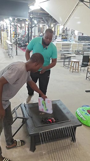 La livraison est aux frais du client. Les frais de livraison sont déterminés en fonction du lieu de résidence du client. Pour déterminer le coût, veuillez contacter le numéro suivant 243 904 121 818