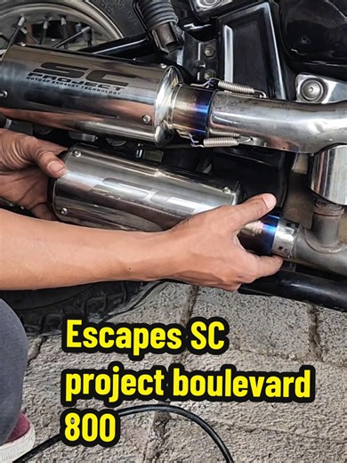 Instalación de escape SC Project en Suzuki Boulevard