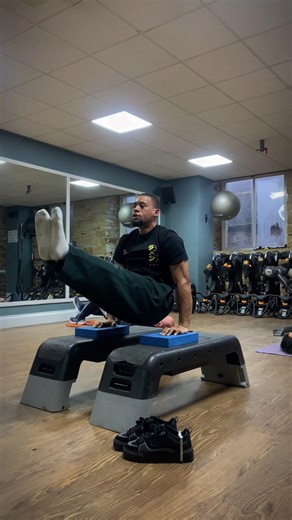 Elbow lever vs Planche - Not The Same ❌ both need work but you get the point. #calisthenics #gym