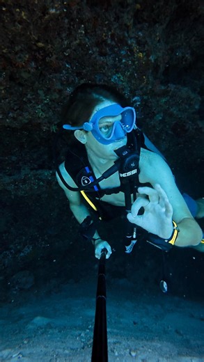 🌎 La plus belle découverte de mon tour du monde ? L’océan. De mes rencontres avec les requins-renards aux Philippines, aux fonds marins de Polynésie et des Maldives, jusqu’à Raja Ampat, considéré comme le dernier paradis sur Terre… j’ai découvert un monde de merveilles sous l’eau ✨ ✈️ Dans quelques semaines, je m’envole pour l’Amérique Latine 🌎 et je compte bien continuer à explorer ses trésors. ➡️ Quels sont vos meilleurs spots de plongée à me recommander ? Îles Galápagos, cenotes au Mexique.