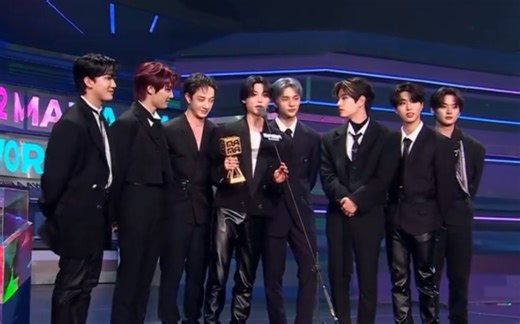 221130【迷迷乌斯环总部】2022MAMAxM2 获奖采访/后台采访 合集中字