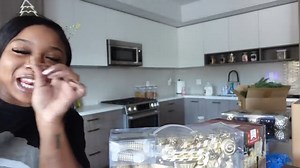 Vlogmas Day 7✨ Im Finally Back Home 🎉 Time To Decorate My House 🏡 Starting With The Tree 🎄 | Reginae Carter