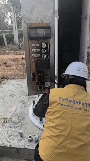 45-meter automatic lifting pole light. Customized globally. Professional installation Core configuration fully equipped. Choose the high-pole lights, which should not only have advanced configurations but also be easy to install! The Kototerk 45-meter automatic lifting high-pole lights integrate top-quality materials and intelligent control. They can meet the lighting needs of large venues such as squares, ports, sports venues, and transportation hubs. Global customization services full installa