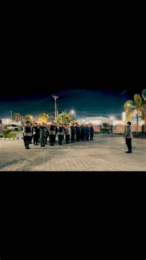 INFO SEPUTAR KOTA NABIRE on Instagram: "Kapolsek Nabire Barat IPTU Adam Mahardhika, S.Tr.K., S.I.K. memimpin langsung Apel Gabungan dan Patroli Kegiatan Rutin Yang Ditingkatkan (KRYD) bersama TNI dan mitra Polri dalam rangka menjaga situasi keamanan dan ketertiban masyarakat (sitkamtibmas) di wilayah hukum Polsek Nabire Barat, Sabtu (7/2/2026) malam. Apel gabungan berlangsung di Lapangan Mapolsek Nabire Barat sekitar pukul 19.20 WIT. Kegiatan ini diikuti para Kanit Polsek Nabire Barat, personel 