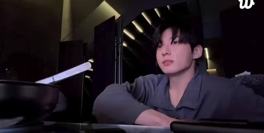 JK: The reason why I turned on this LIVE was because you know we have now 2 days left until the concert…right? No..it’s actually tomorrow. Are you asking what I’m doing not sleeping? I did actually. I was sleeping but I woke up early. Lately I went on a real extreme , reckless diet ..so I got so hungry and I was eating ramen. What ramen was I eating? Well you’ll find out soon. Oh anyway there’s one day left till concert. Yeah I’m a bit nervous. Can’t feel it yet but that nervousness I’m forming 