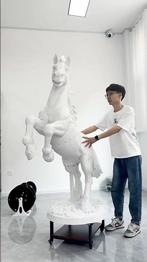We printed a horse sculpture in under 2 days using 3 Dowell large-format 3D printers working in sync