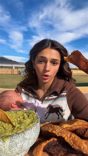 Kaydee Church on Instagram: "Chicharron w guacamole"