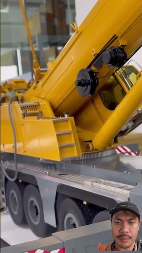 Big and realistic radio-controlled crane