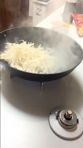 【1分で出来る】お金がない時はコレ！もやしをシャキシャキに炒める方法（スピード・お手軽重視）