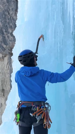 8.8K views · 1.4K reactions | How do you switch tools when ice climbing ? Over-the-shoulder? Thumb catch like Gavin in this video or bite the tool? | Ice Climbing | Facebook