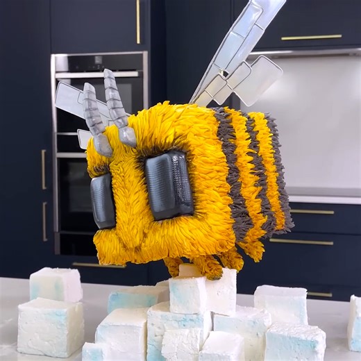 3D Minecraft bee cake you have to see 🍰🐝🎮 | MetDaan Cakes