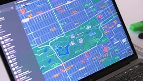 Noviembre De 2021 : Mirando El Mapa De San Francisco En Mapas De Manzanas En Un Macbook Metrajes - Vídeo: 234144480