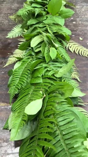 Fresh Tropical Garland: Salal & Sword Fern Wedding Decor