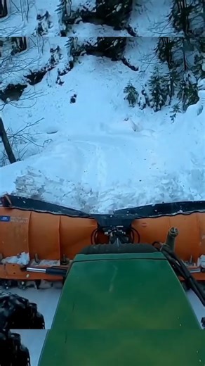 232K views · 1.5K reactions | Why is he leaving a windrow of snow in the middle of the road. | O.hadley rick | Facebook