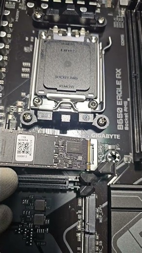Installing an M.2 NVME SSD drive with heatsink #pcbuild #gamingpc #gaming #ssd #asmr #techshorts #pc