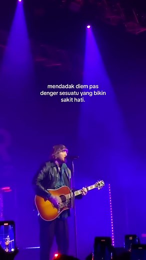 Live Acoustic Performance with Engaging Audience