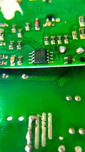 8-Pin IC Replacement Hack! USA, UK, Canada, Australia 🔥 #Shorts #ElectronicsRepair