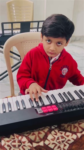 Divit ne bajayi rajasthani dhun wo b Roland xps 10 par , piano rajasthani tone