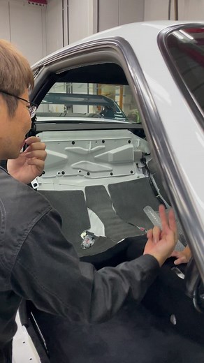 The Yoshidas came to MINE’S HQ to help finish up the R33 build. This is a pretty rare scene watching them work at MINE’S. Love this collab!!! #minesr33 #garageyoshida #toprankimporters #builtbylegends | Built By Legends