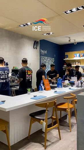 Wrapping up the final day of Jakarta Coffee Week 2023 with a special tribute to Indonesia's diverse coffee culture! #Jacoweek2023 spotlights two: the fiery 'kopi joss' from Yogyakarta and the nostalgic 'nyethe' tradition from Tulungagung. Experience the warmth of 'kopi joss', traditionally brewed with sugar and hot water, then infused with burning charcoal. And don't miss out on the age-old 'nyethe' tradition, a nod to our coffee heritage. This is your last chance to be part of this caffeine-inf