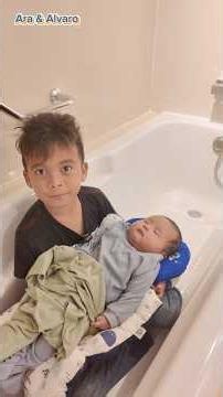 Little Alvaskay is cozy sleeping in the bathtub with Alvaro #aradanalvaro #masboypotatocrisps #sh...