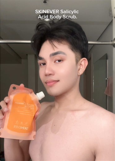 POV: You treat your face but forget your body 👀 This salicylic acid body scrub helps exfoliate dead skin, reduce body acne, and keep skin smooth and fresh. Skin care from head to toe ✨ #skinever #bodyacne #salicylicacid #exfoliate #bodyscrub