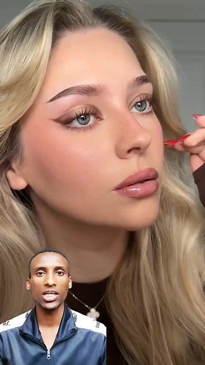 scissors eyeshadow hack✂️makes doing eyeshadow so quick! products:@Makeup By Mario ethereal eyes palette: nature@Maybelline NY sky high mascara in brown inspo:@Ayah Mizan 💘 #makeup #eyeshadow #makeuphacks #beauty #beginnermakeup