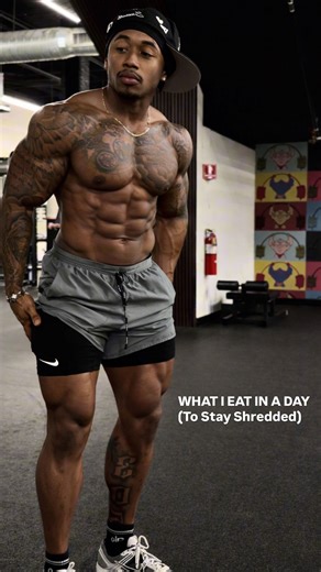 SmoothGio Fitness on Instagram: "What I eat in a day to stay shredded 🍴 @thekalo.app 4 things to remember… - Consistent scheduled lifts - Good amount of protein to build muscles - Knowing when to say no to bad food options: carbs, sugars, fats aren’t good right before going to sleep. - Proper sleep to recover @thekalo.app helps you track any food you eat by showing you Calories, Protein, Carbs, & Fats. Like & follow for more ✅ ————————————————————— #fitness #explore #explorepage #fitnessmotivat