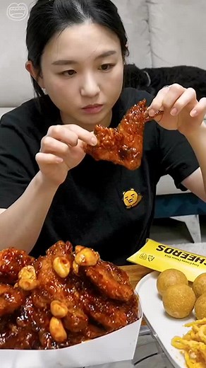 Hamzy Muckbang eating food 😋 Bbc chicken new menu #fypシ #foryoupage #asmr #hamzyrealmukbang #muckbangeatingshow #1millionviews #goviral