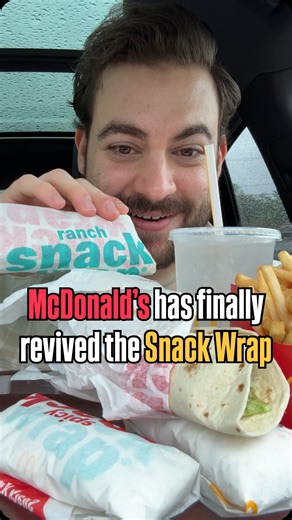 McDonald’s has officially brought back the Snack Wrap. This is one of the biggest moments in fast food for 2025. For many of us, it’s been almost ten years since we’ve had it. After endless requests, McDonald’s has obliged us, but it’s not the same as it was a decade ago. Is that necessarily a bad thing though? Some folks would say yes. Others would disagree. McDonald’s new Snack Wrap is available in two versions: Ranch or Spicy. Both are being offered on the menu permanently as part of the McCr