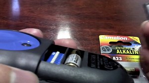 How to replace the batteries in your Merlin M802 remote control