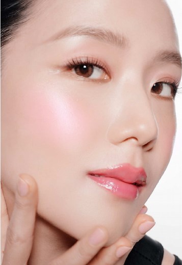 Dior Backstage Glassy Glow Stick on Jisoo: Instant Radiant Highlight