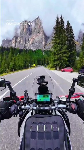 インスタ映え間違いなし！🏍️✨ドロミーティ山脈の美しさをバイクで感じてきたよ。📸 迫力満点のPOV映像と共に、壮大な景色と爽やかな風を体験しよう！