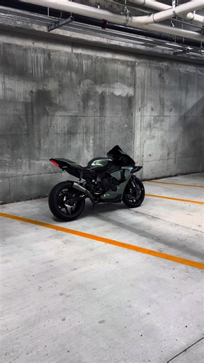 Exploring the R1 Motorcycle Experience