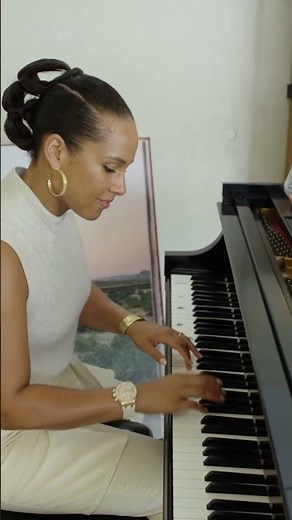 Alicia Keys serenades Architectural Digest