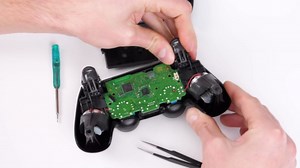 Epic DIY PlayStation mods: Custom controllers & clear PS2 build!