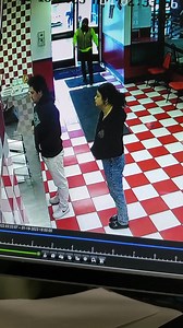 Recognize Them? A Fresno woman is now asking for the return of her purse after a crew was caught on camera taking it from a restaurant. MORE: https://bit.ly/3wbFD8D (Video: Gloria Makaroff) | FOX26